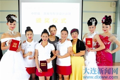 2014年全國職業院校中職組美發與形象設計專業技能大賽，大連女子職專學生任雪娜、丁琳琳、張東奇分獲兩金一銀的佳績，指導教師趙舒琪、于竺平獲評優秀指導教師。